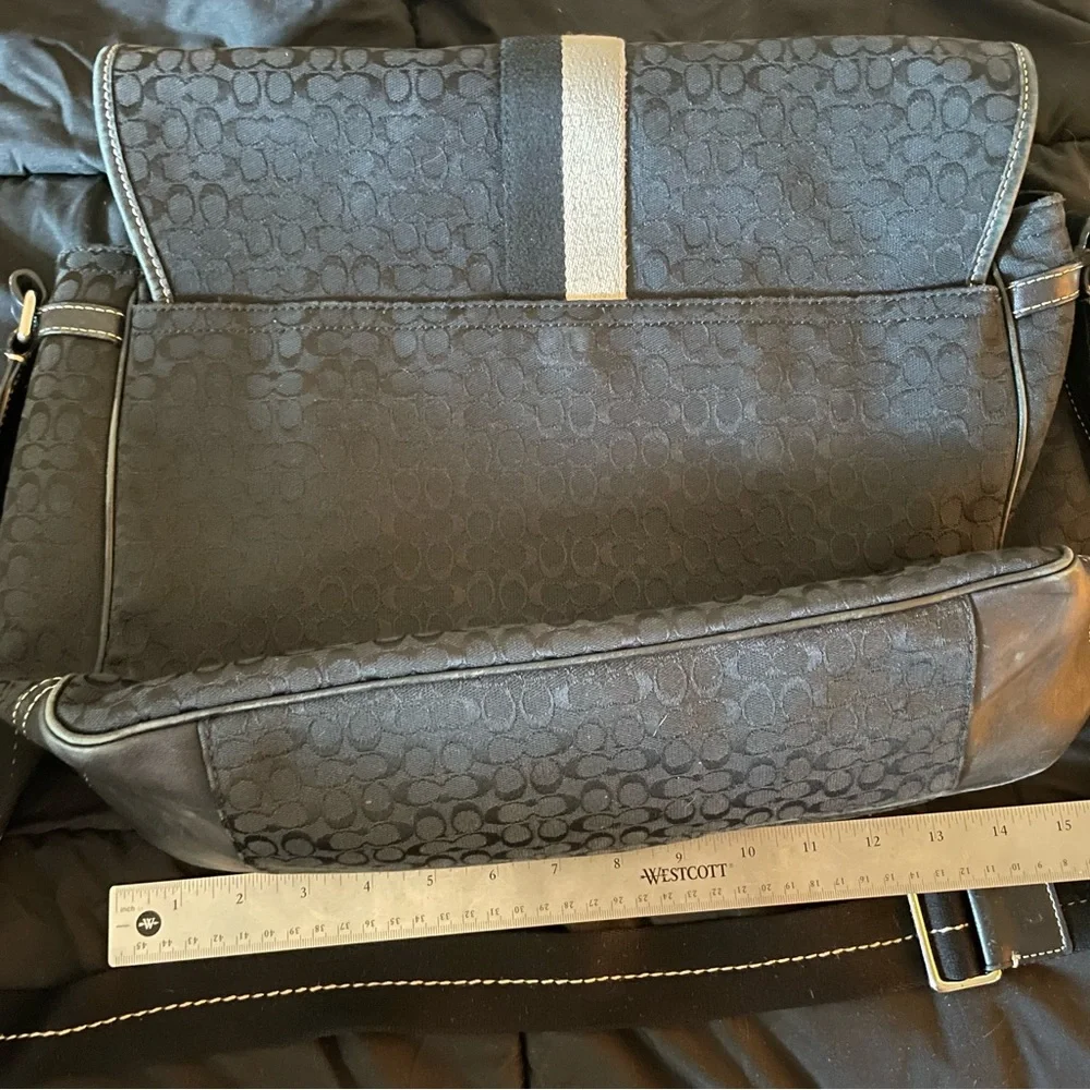 Coach Signature Voyager Messenger Bag - Picture 6 of 9